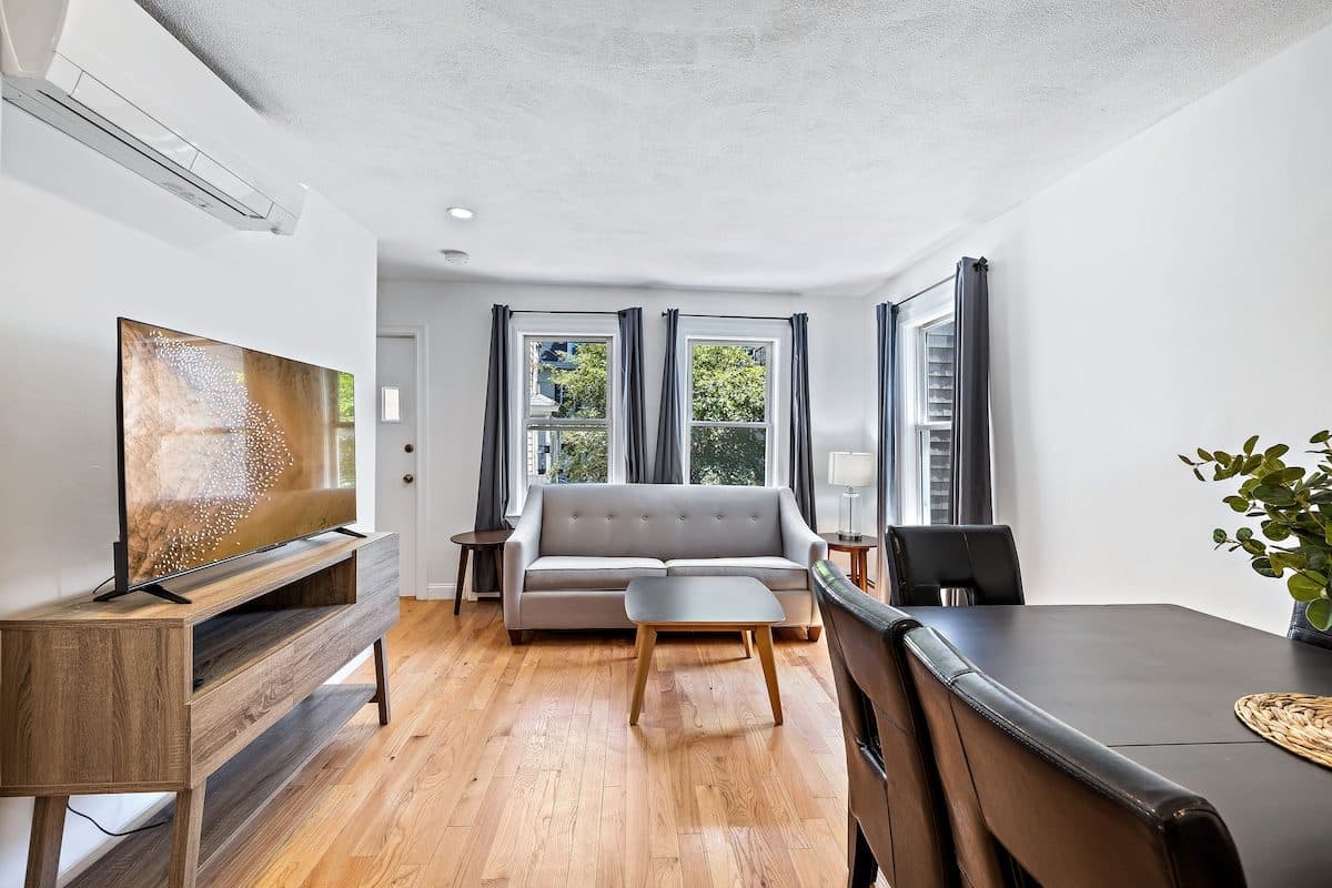 Queen Bedroom in East Cambridge 2