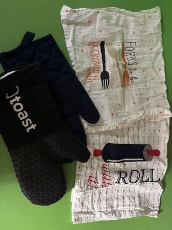Kitchen towels & Pot holders 1
